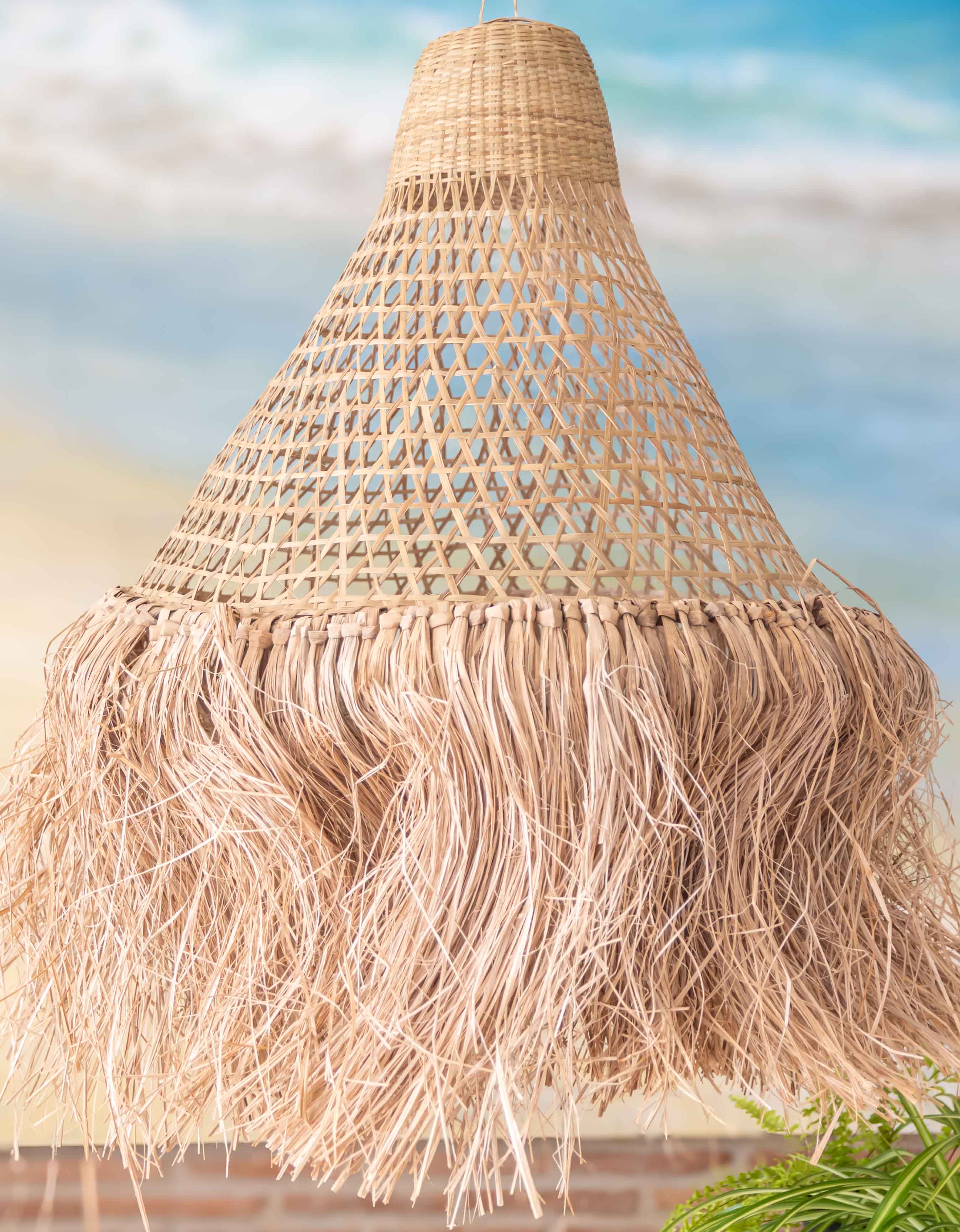 LAMPARA DE MIMBRE CON FLECOS